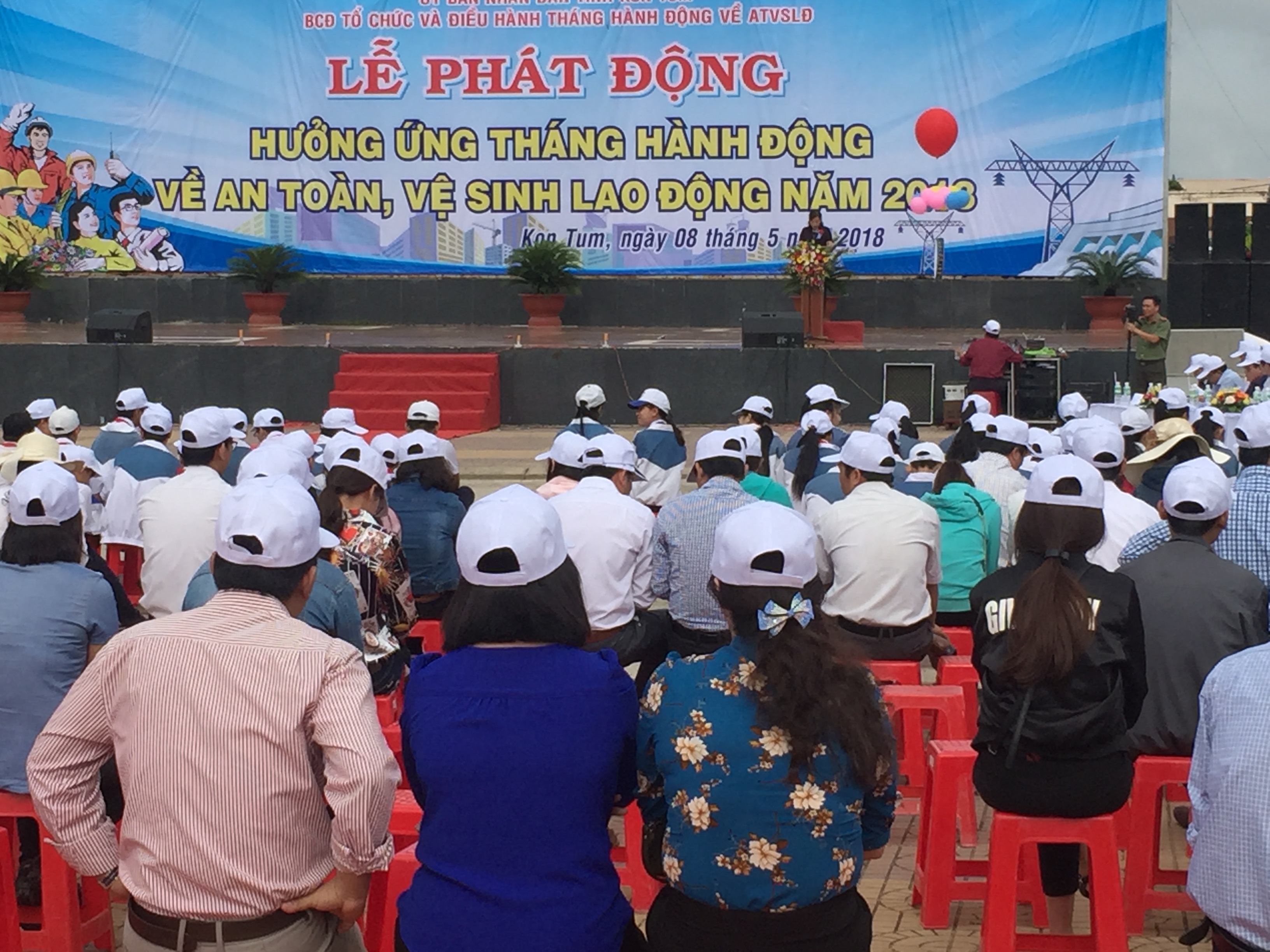 Phát động tháng an toàn - vệ sinh lao động  lần thứ nhất năm 2018.